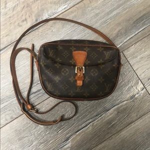 🌸 Auth Louis Vuitton crossbody Jeune Fille 🌸